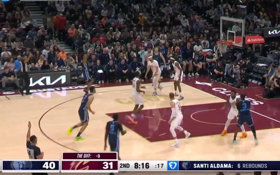 罚篮不少！小贾伦·杰克逊半场罚篮11中10得到17分