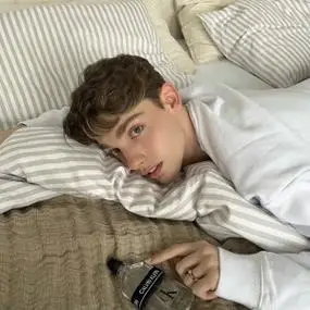 6686体育官网银牌作者Violet