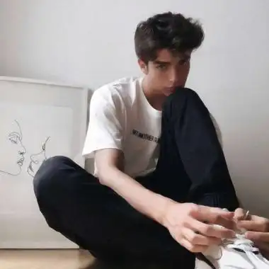 6686体育官网铜牌作者Bess