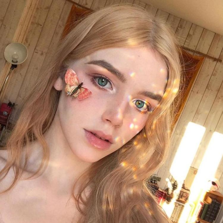 6686体育官网金牌作者睡觉也偷笑