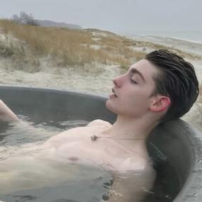 6686体育官网金牌作者Quinn